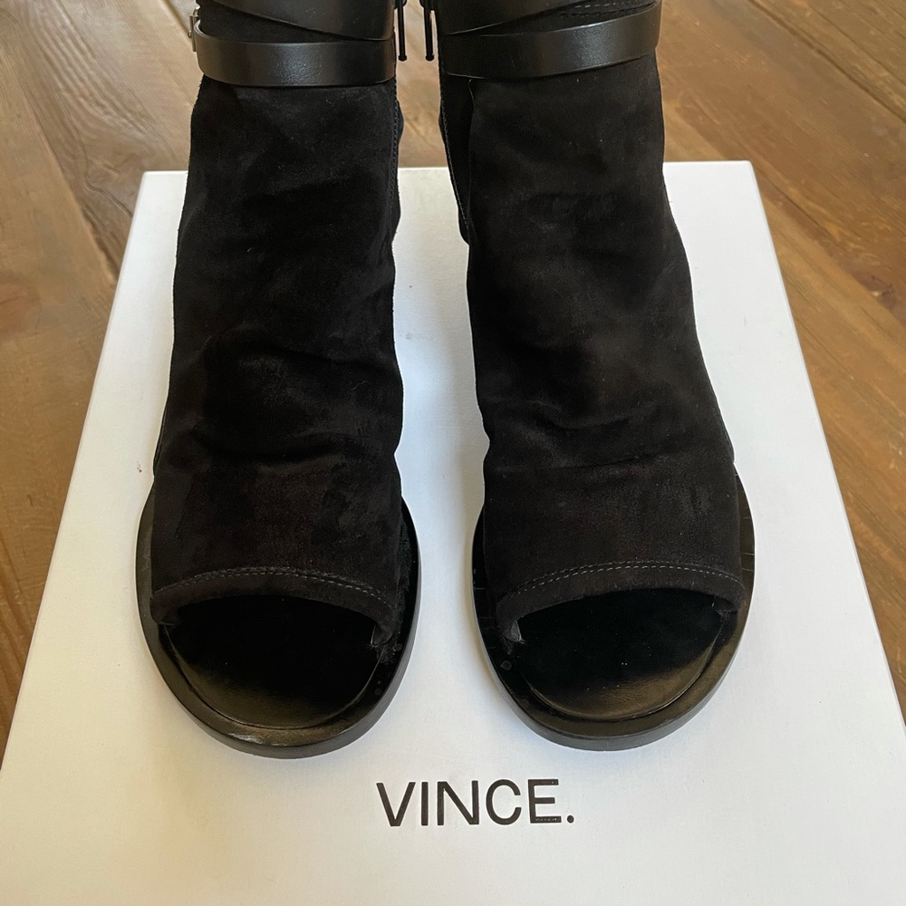 Vince Thalia Suede Flat Sandal Size 6